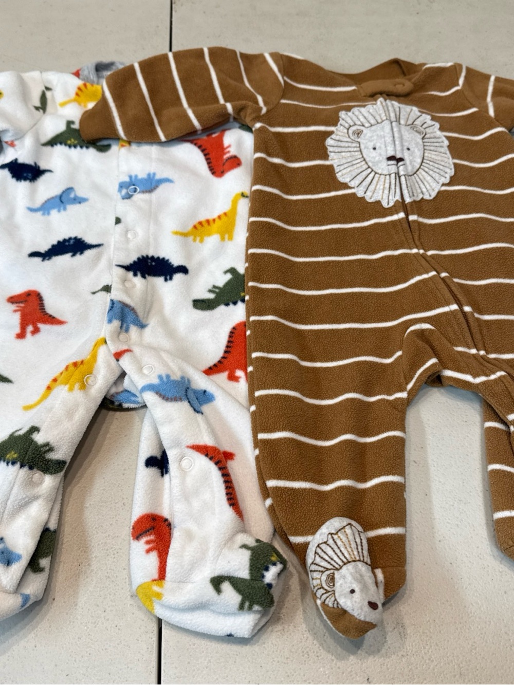 Lot of 2 Fleece Baby Sleepers Zip Up Snap Footies Warm 3M lions and dinos boy